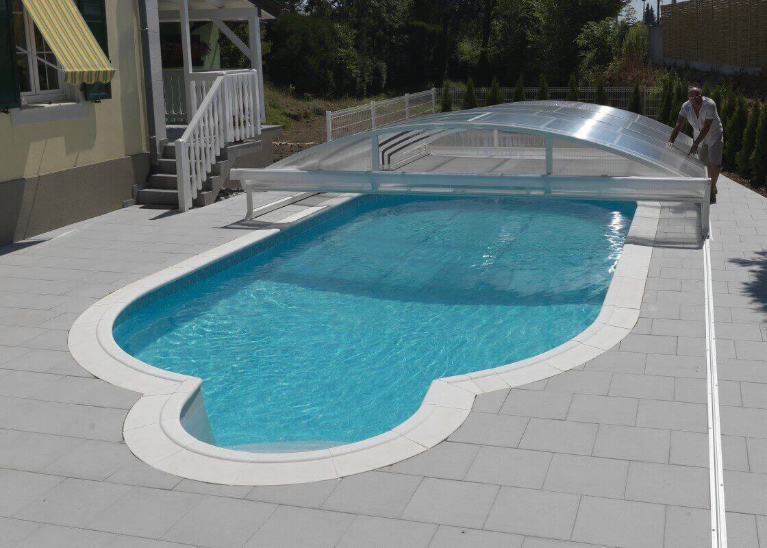 Abri télescopique pour piscine