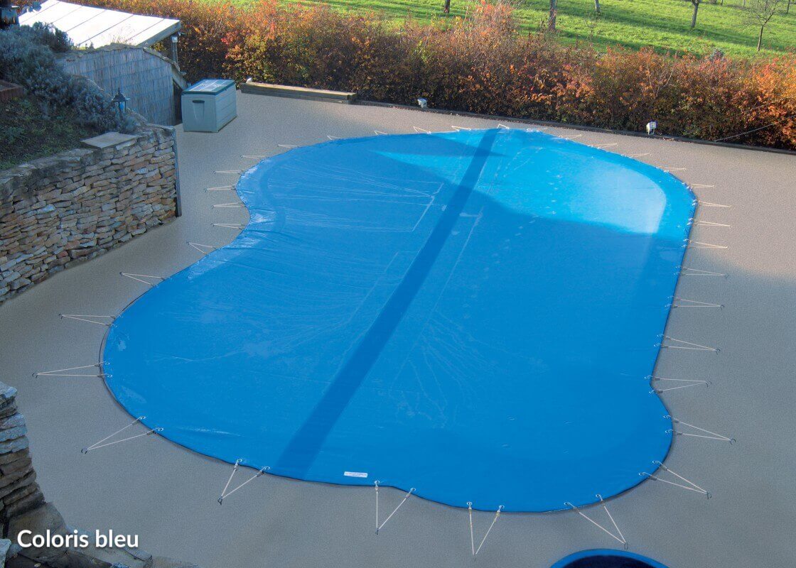 Couverture bleue de filet de sécurité de piscine d'hiver