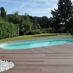 Piscine ovale Olivia avec échelle et terrasse en bois