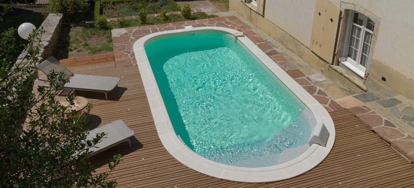 piscine semi-enterrée