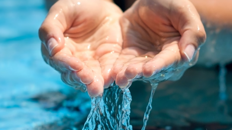 Eau de piscine limpide