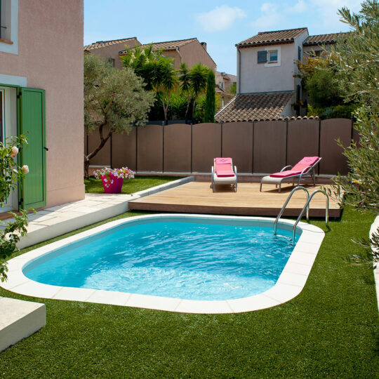 Mini piscine rectangle pour petit jardin