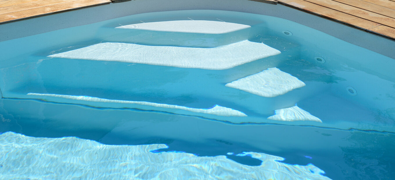 Escalier de piscine inside