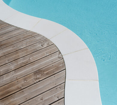 Margelles de piscine couleur écru
