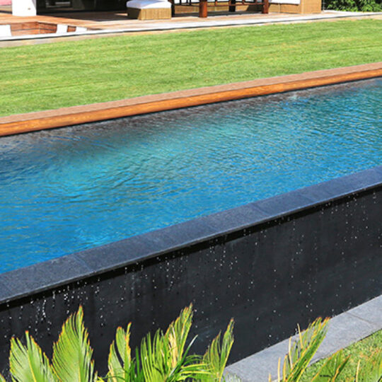 Piscine a debordement