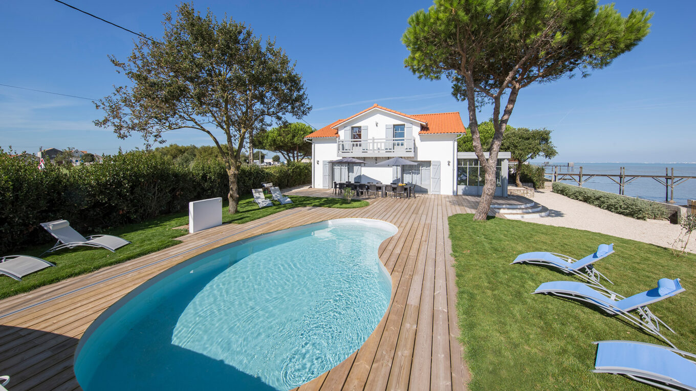 grande piscine pour gîte ou maison de vacances