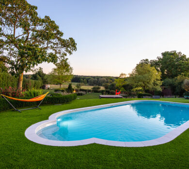Piscine rectangle avec margelles