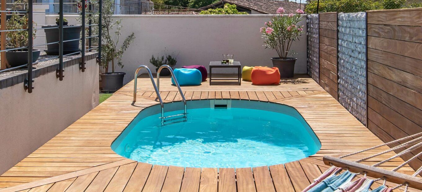 Petite piscine Olivia mini avec terrasse bois