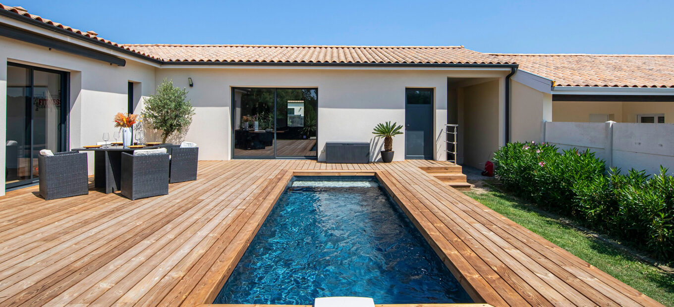 Slim pool for narrow garden