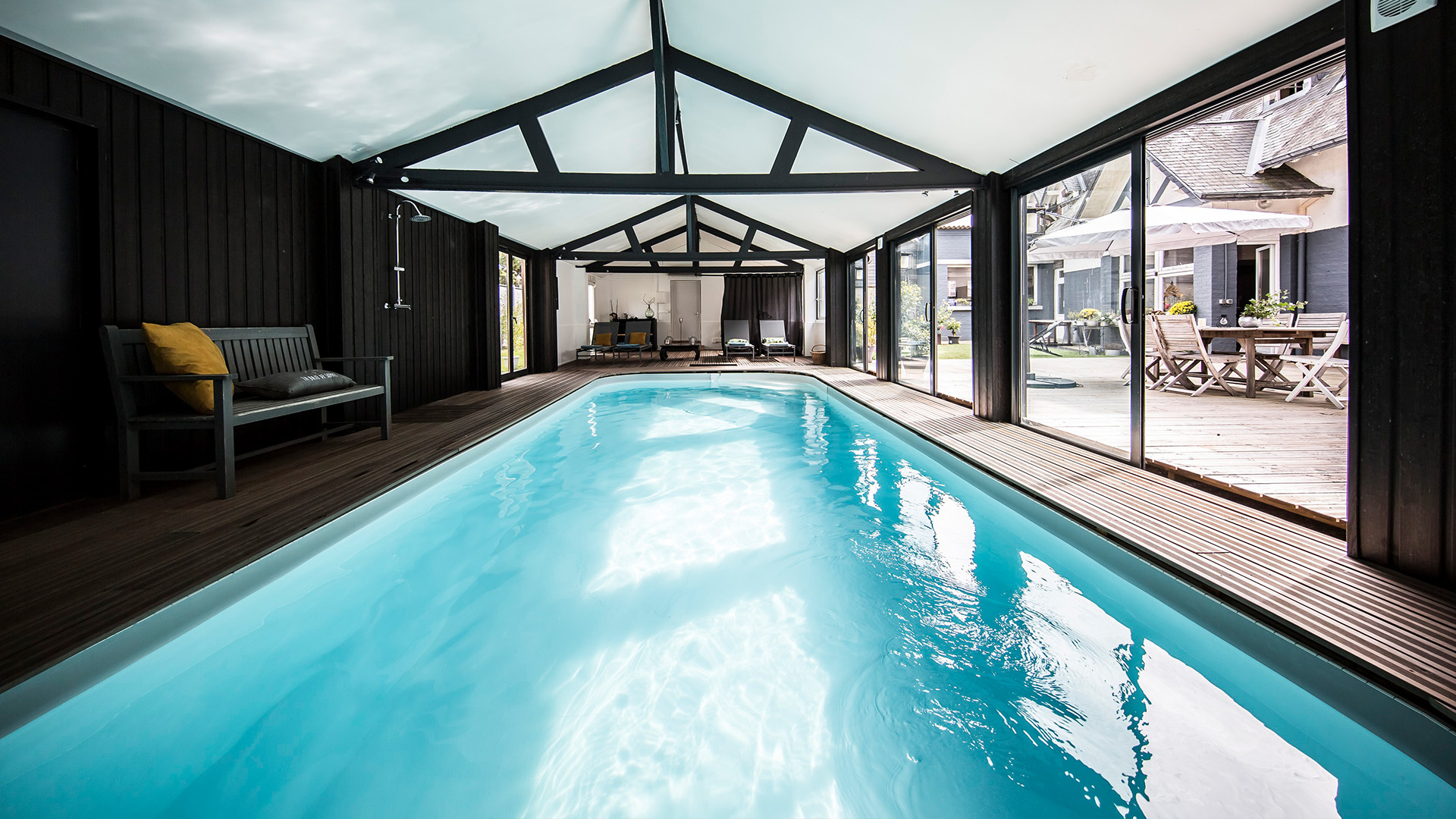 Piscine intérieure sur-mesure - construisez la piscine vos rêves ...