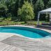 piscine haricot décoration jardin