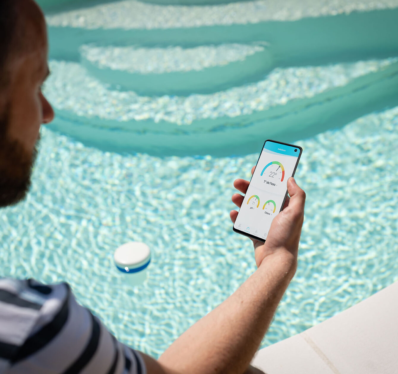 Utilisation de l’application easy care waterair pour relever les paramètres de l’eau de la piscine