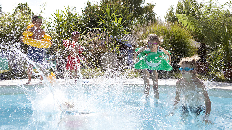 Conseils pour apprendre comment nettoyer facilement votre piscine