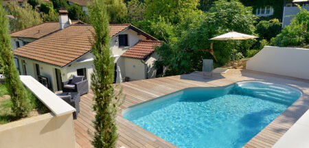 piscine moderne design de forme libre Cléa
