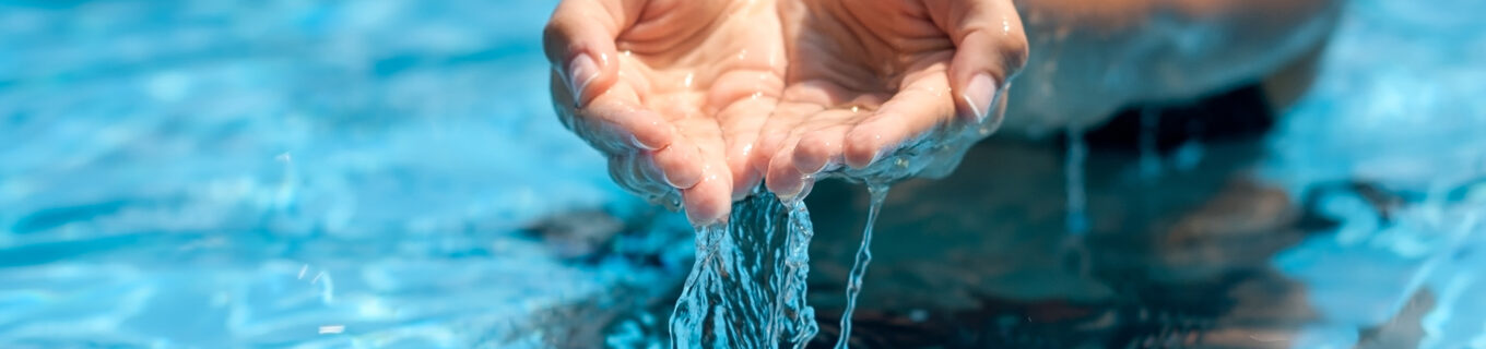 Eau de piscine limpide