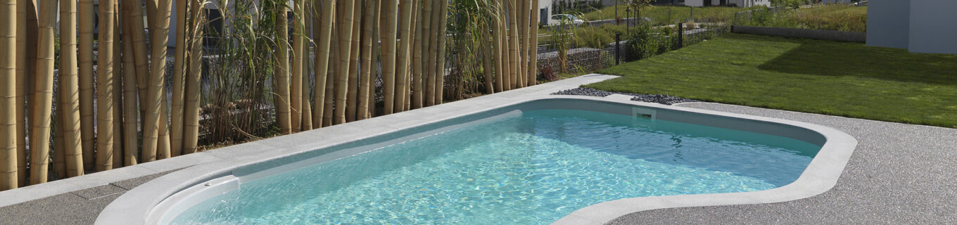 Piscine de forme libre cléa