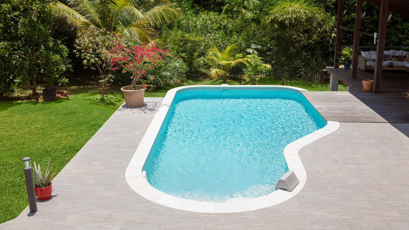 Piscina enterrada fabricada en Francia