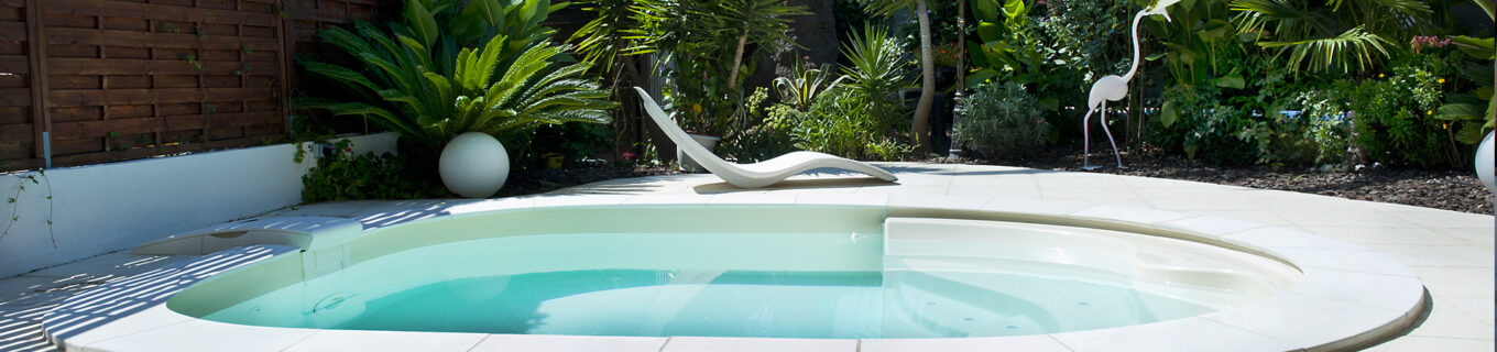 mini piscine Lola sur une terrasse surélevée