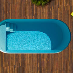 piscine ovale étroite