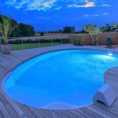 atmosfera di illuminazione della piscina di notte