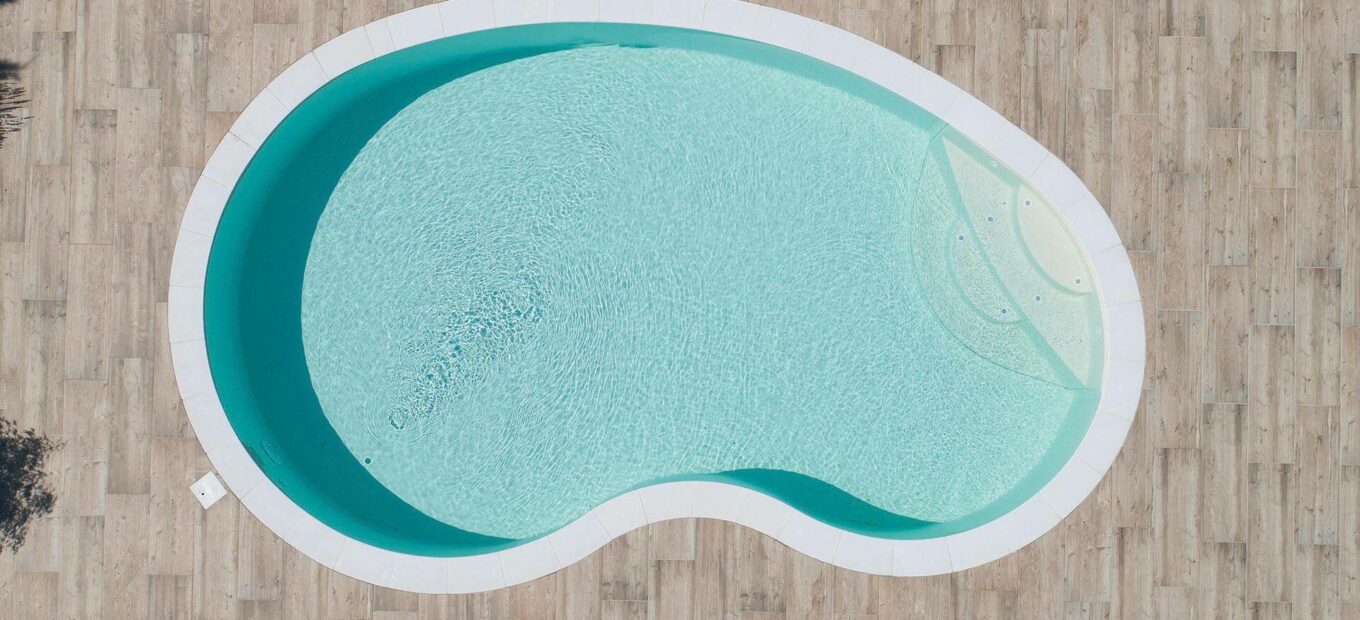 comprar una piscina riñón de diseño