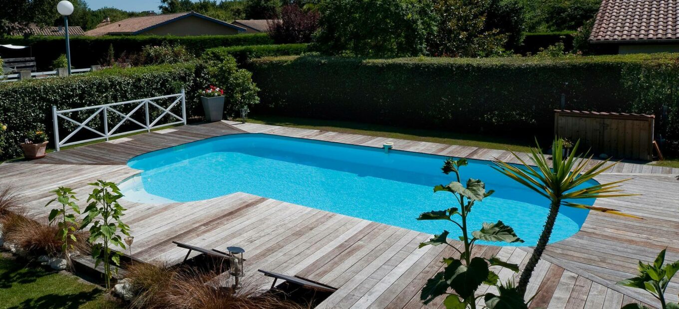 construcción de una piscina rectangular en kit con paneles de acero