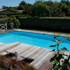 construcción de una piscina rectangular en kit con paneles de acero