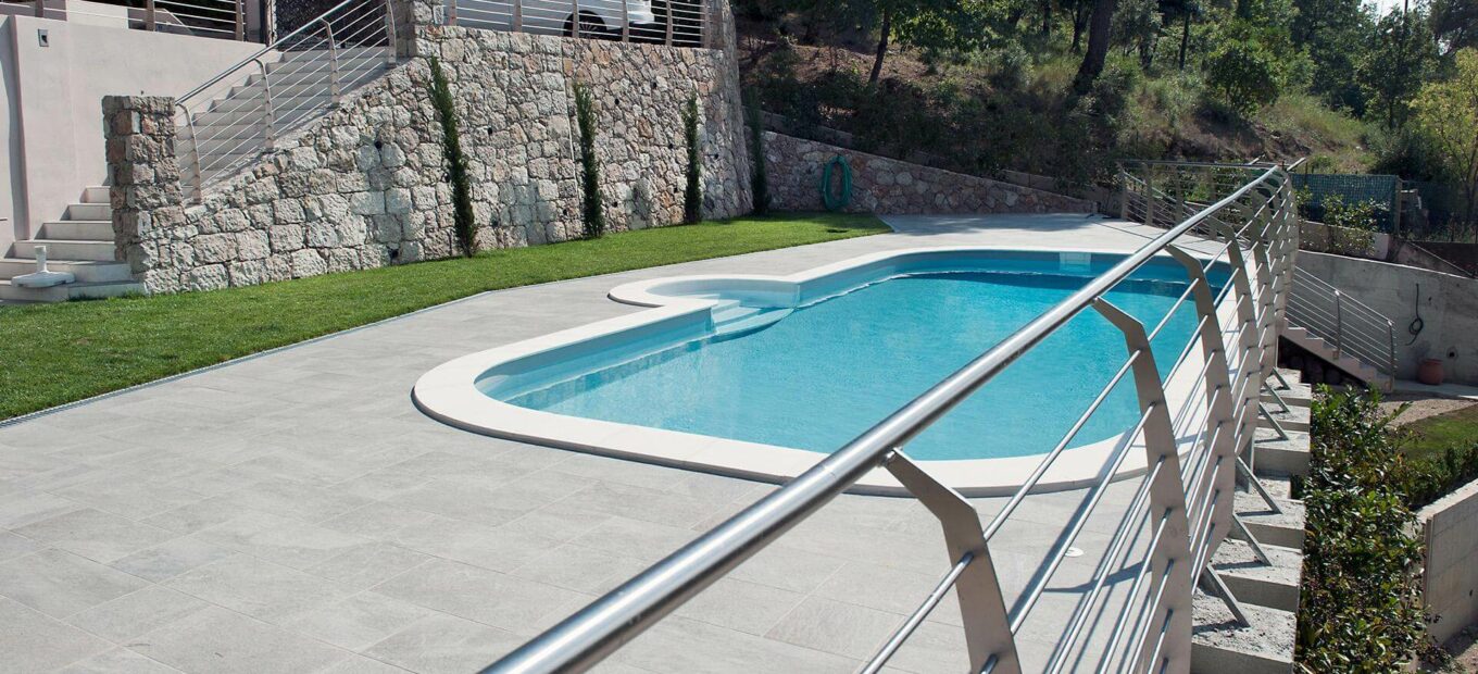 construir una piscina rectangular grande de 8x4