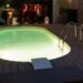 Ovaler-Pool-Olivia-bei-Nacht-mit-integrierter-Beleuchtung.jpg