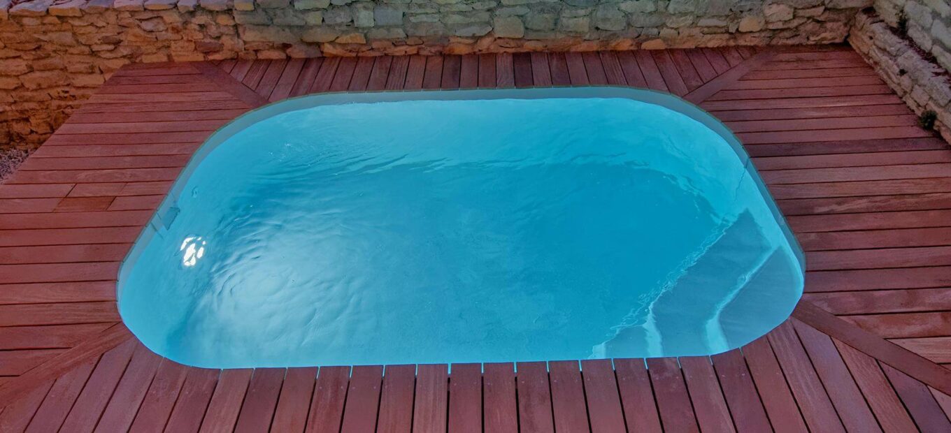 piccola piscina con scala integrata