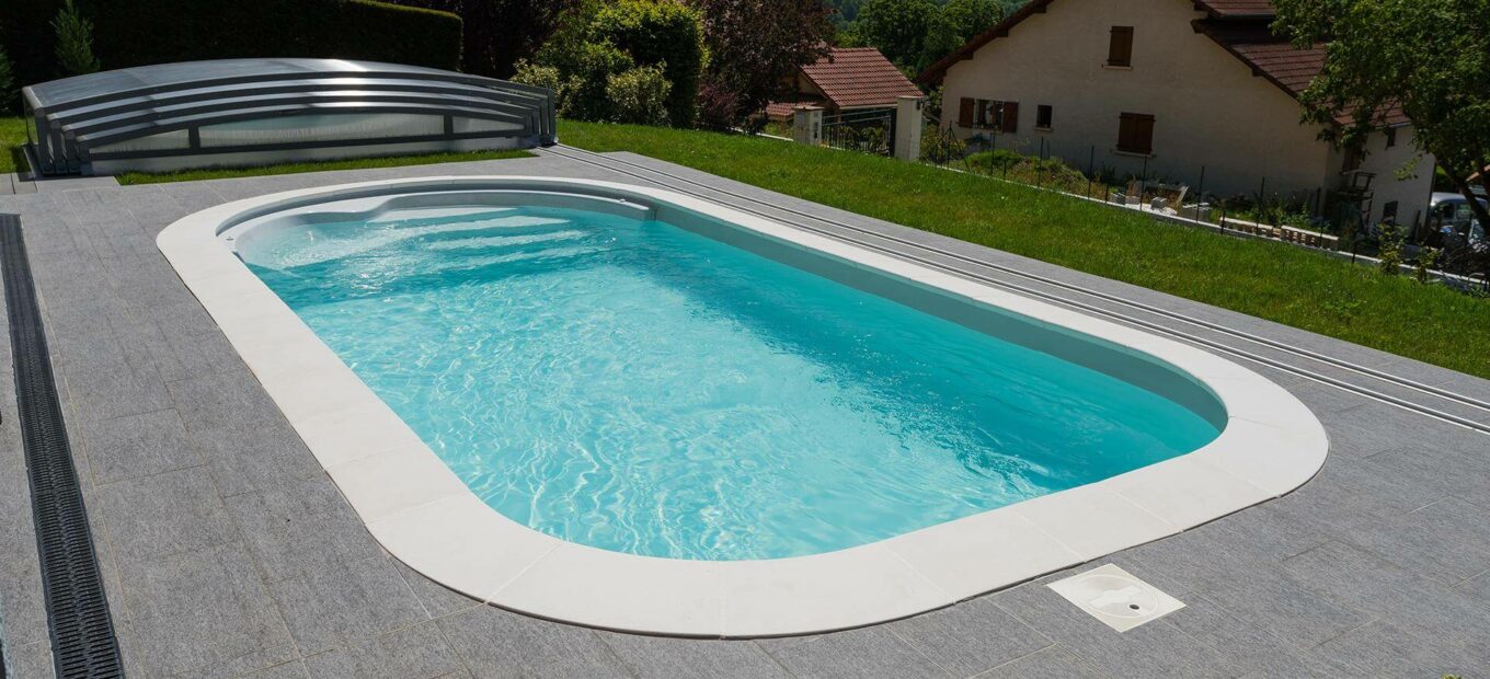 piscina de acero rectangular con cubierta a medida