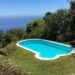 piscina elevada con vistas al mar