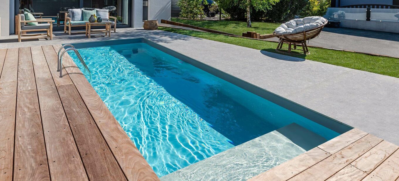 piscina rectangular pequeña con fondo de hasta 1,40 metros
