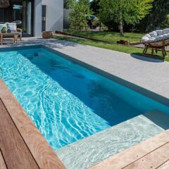 piscina rectangular pequeña con fondo de hasta 1,40 metros