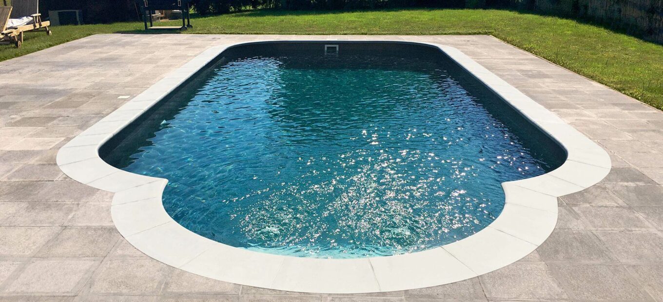 piscina rettangolare con liner in ardesia