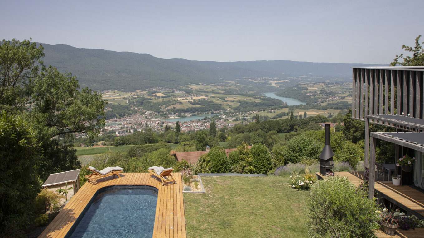 What type of pool can have on sloped ground?