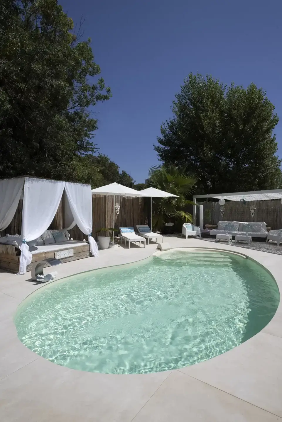 Les différences entre une piscine coque et une piscine en kit