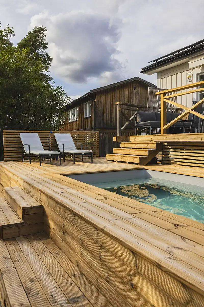 piscine semi-enterrée