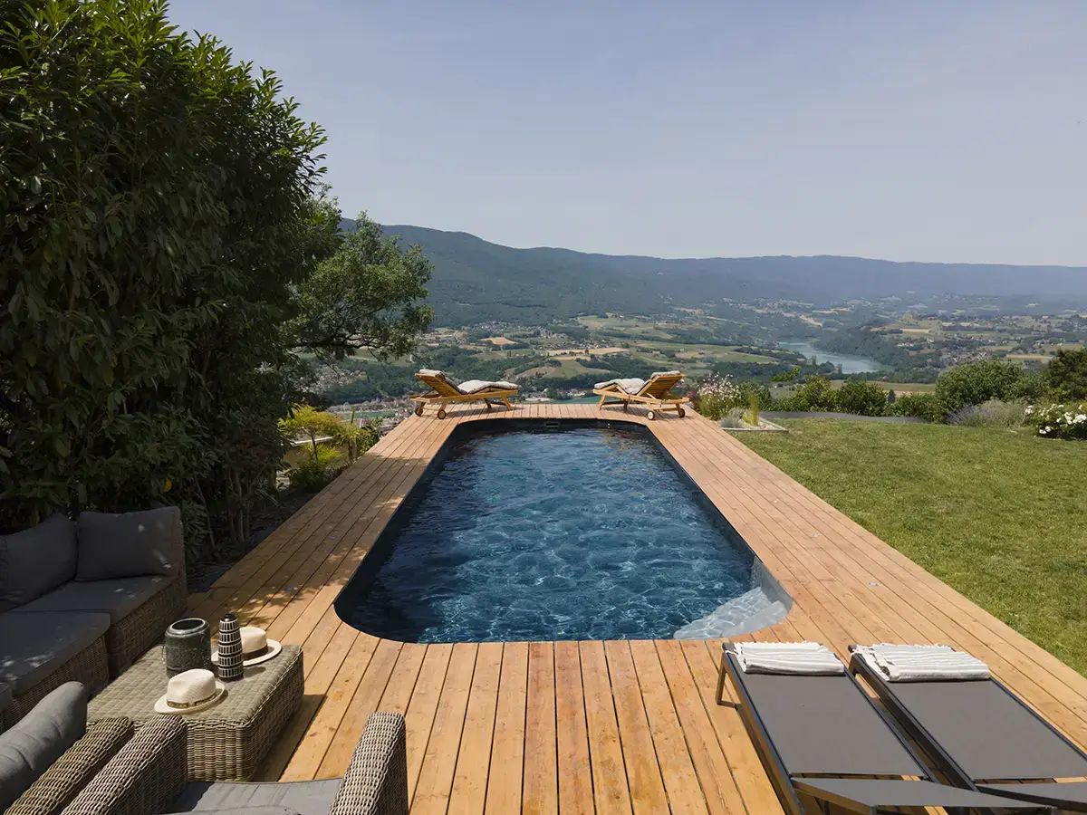 Les différences entre une piscine coque et une piscine en kit