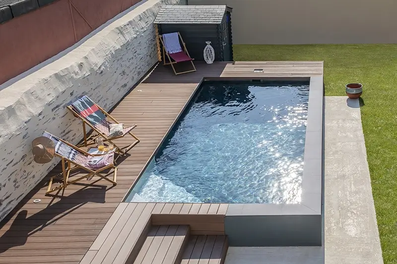 piscine semi-enterrée