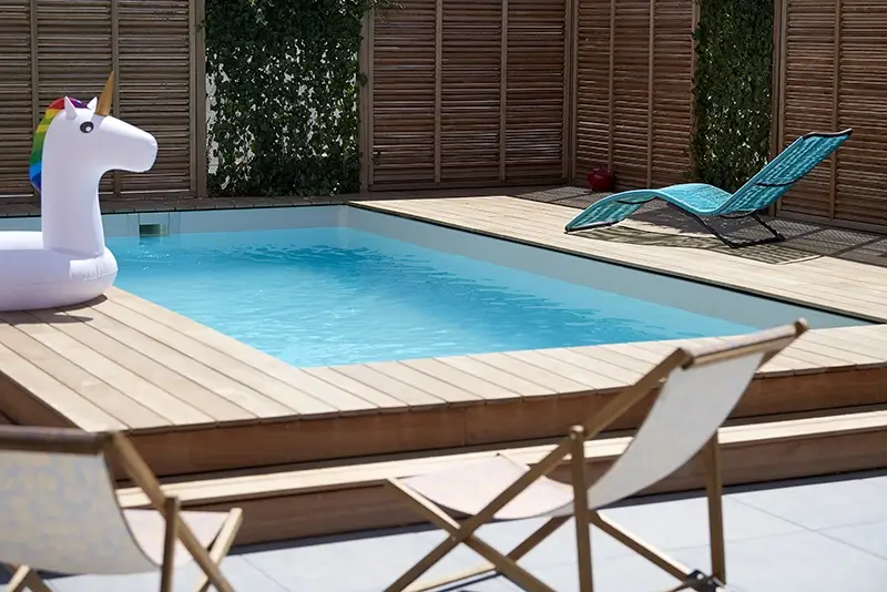 piscine semi-enterrée