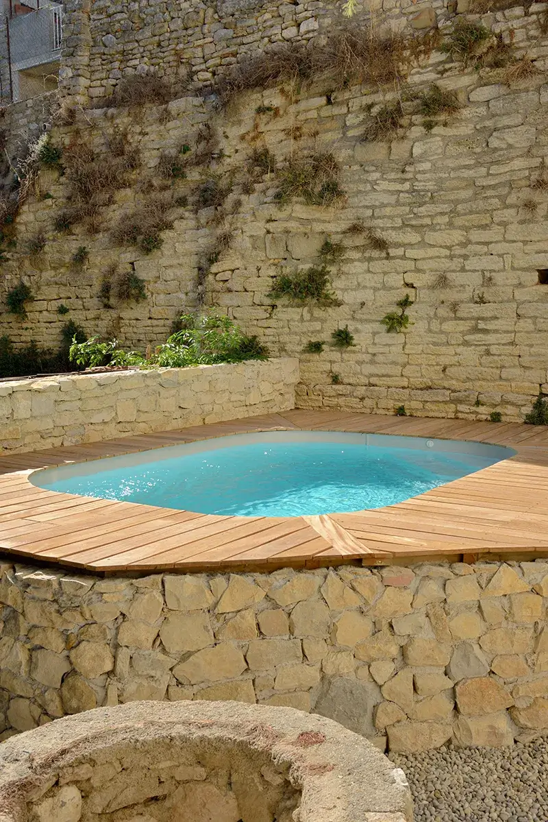 piscine semi-enterrée