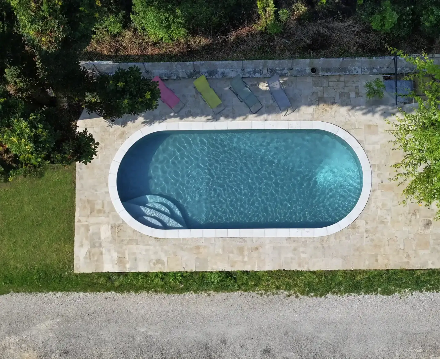 avantages piscine ovale