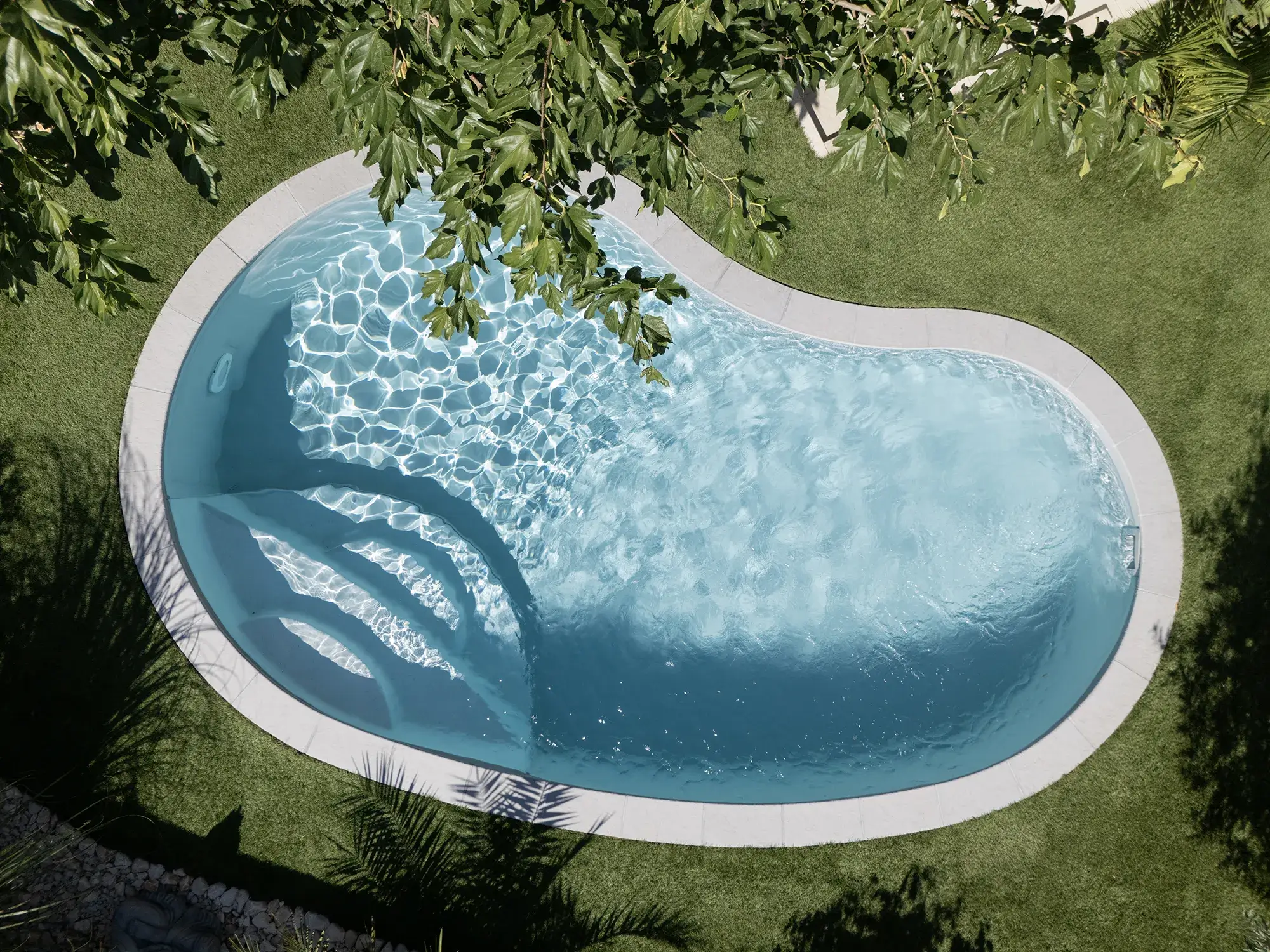 mini piscine haricot enterrée