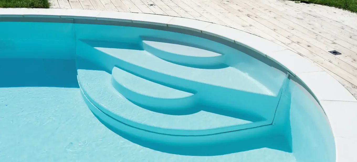 escalier piscine enjoy avec margelles