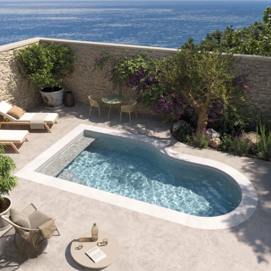 mini piscine forme libre terrasse beige