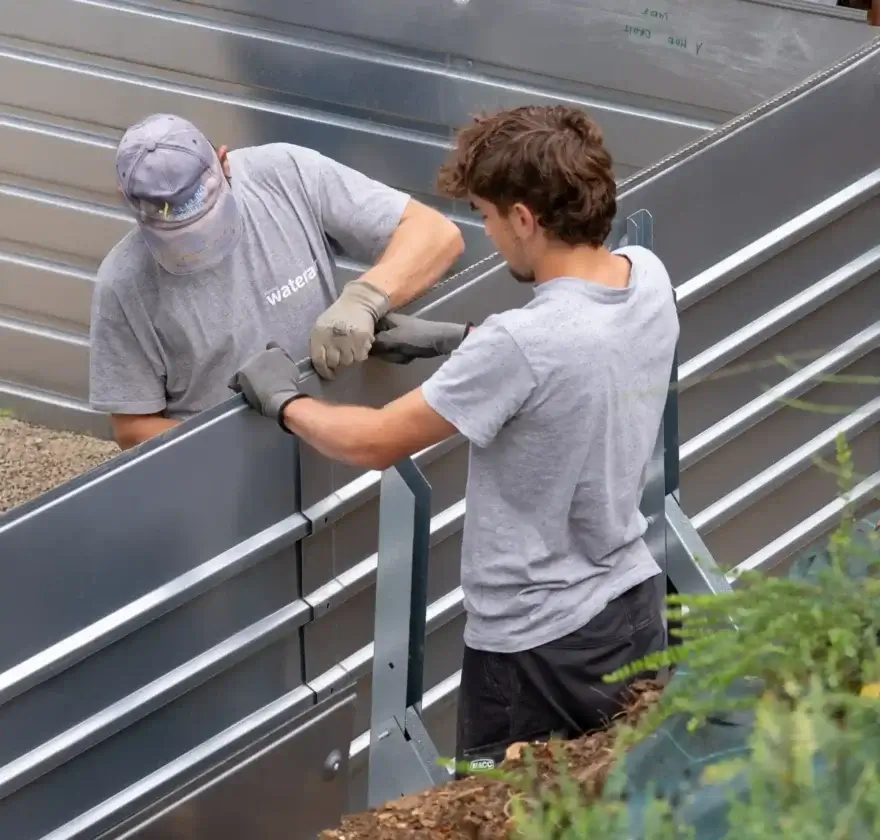 Montage panneau structuré acier