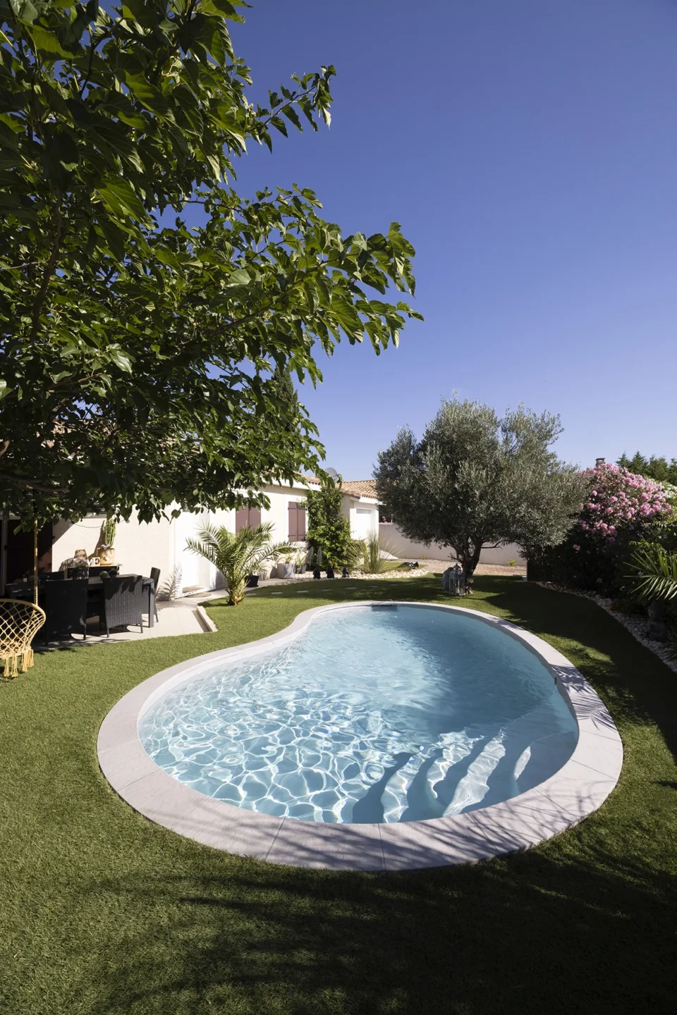 piscine haricot jardin