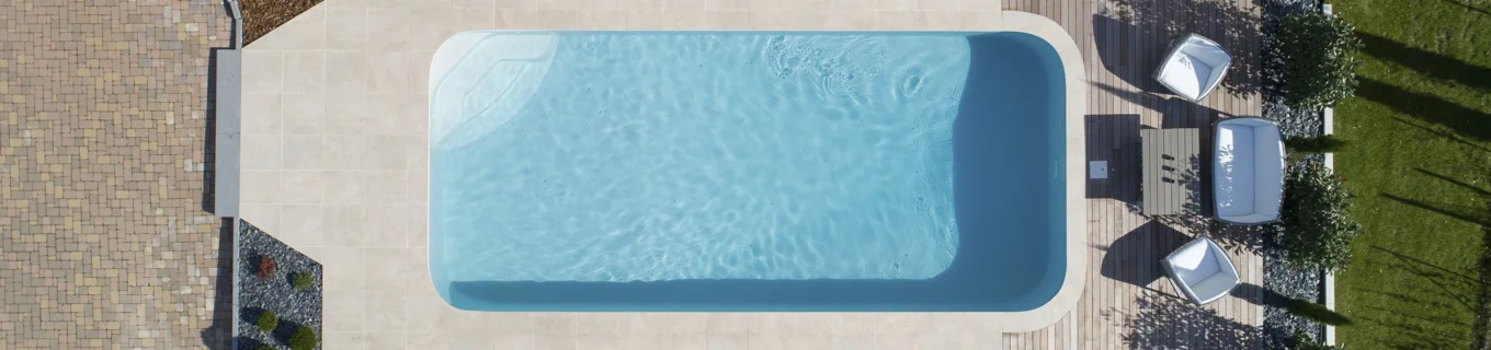 piscine rectangle escalier angle gris