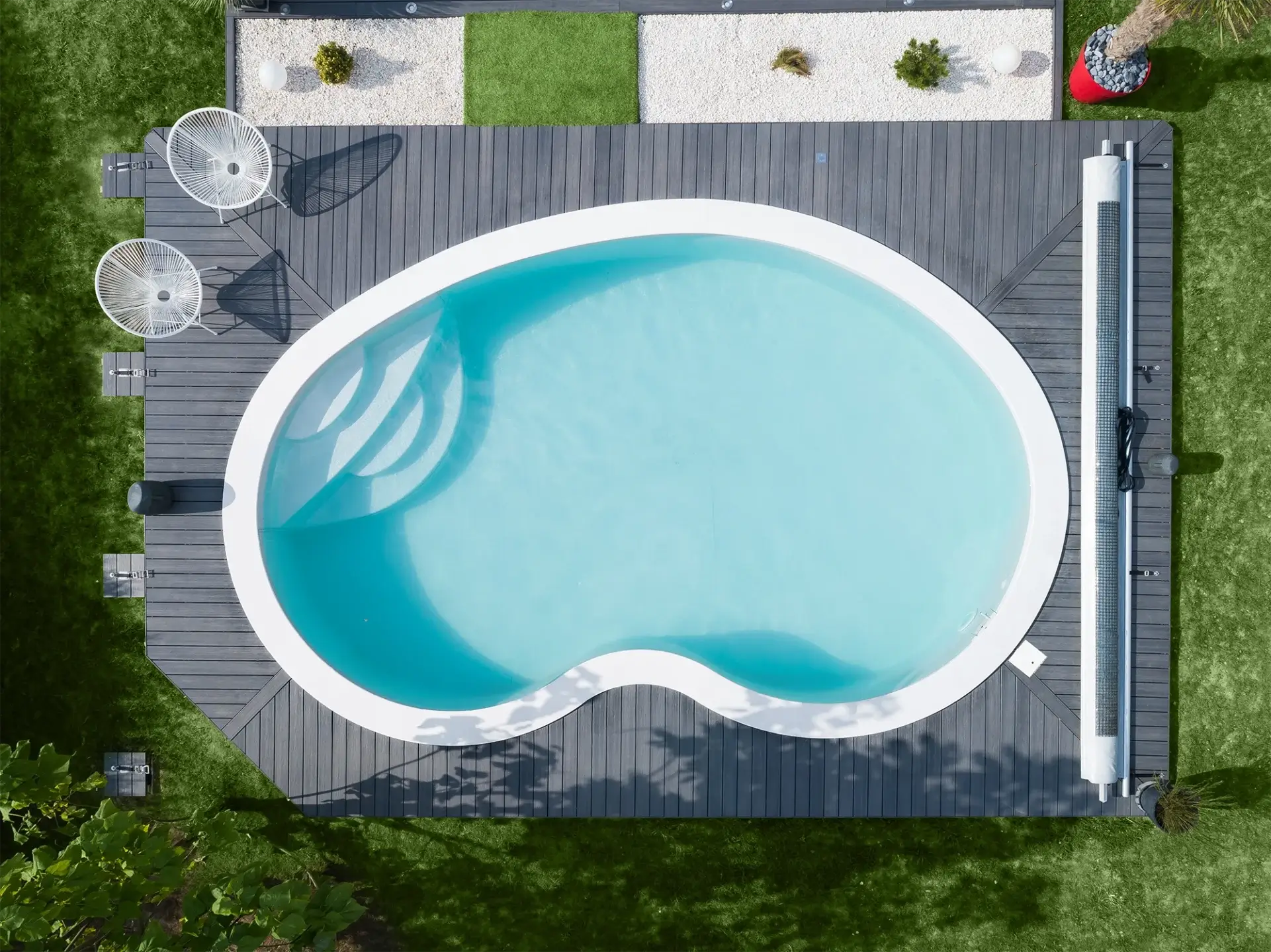 piscine haricot drone terrasse bois